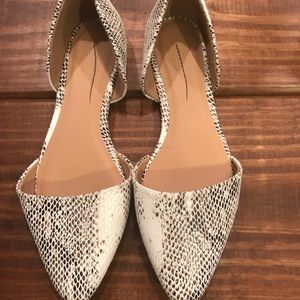 Snakeskin flats size 6. Brand new